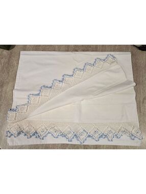 Set of 2 Vtg White Cotton Pillowcase w/ Hand-Crocheted Blue & White Lace Trim